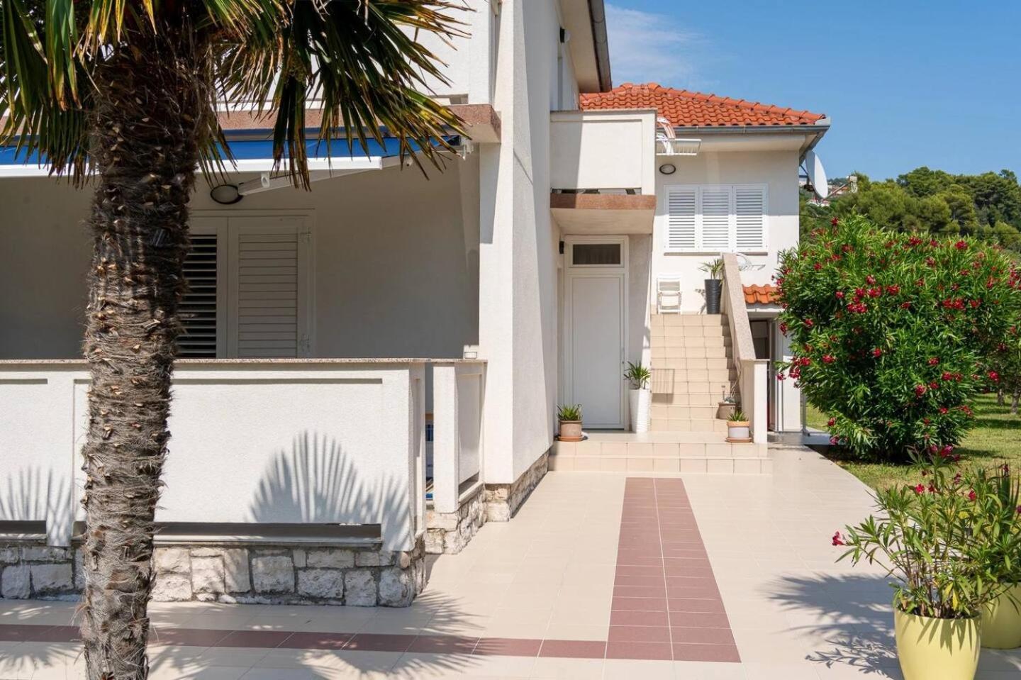 Rab Island Apartmets - Palit Rab Town Ngoại thất bức ảnh